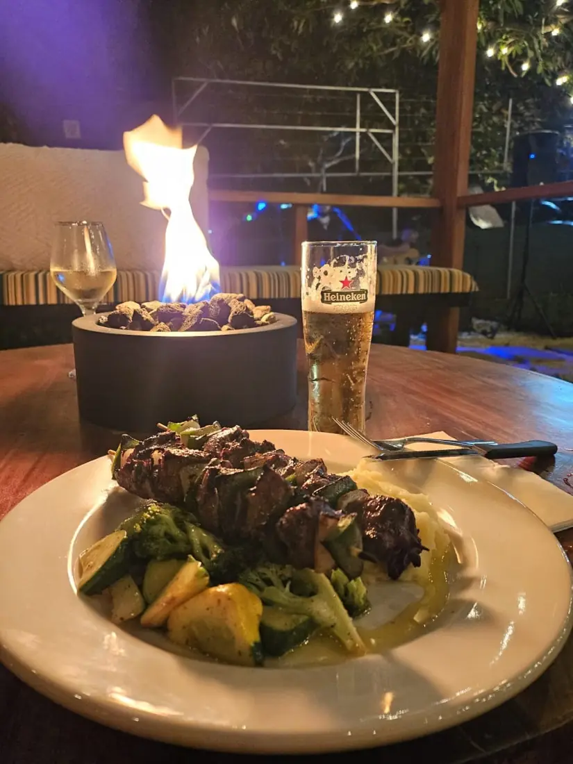 Cena junto a la fogata